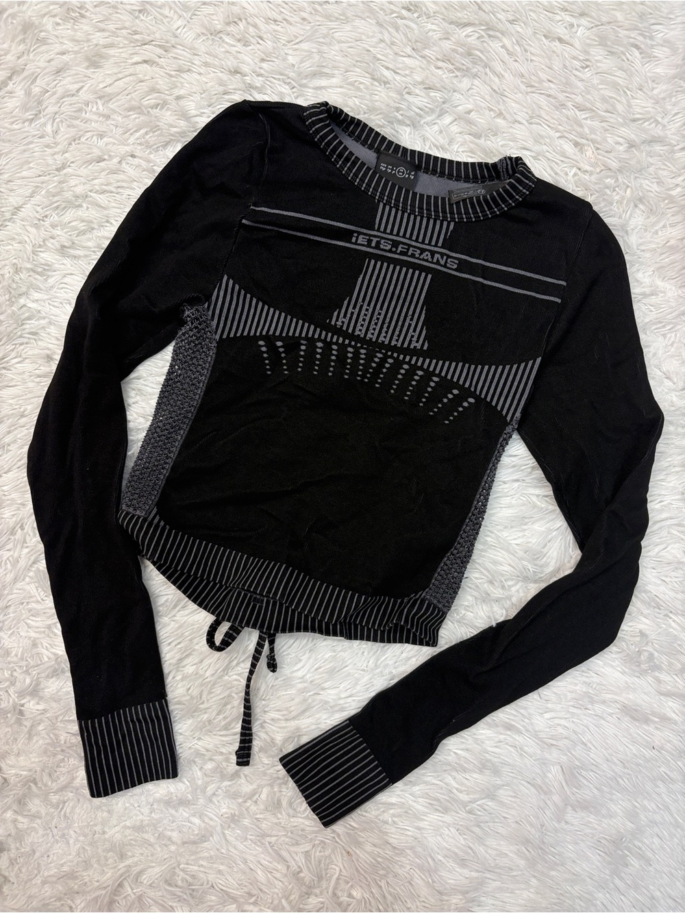 UO iets frans... Black Lara Long-Sleeved Longline Tie-Back Top - Picture 2 of 4
